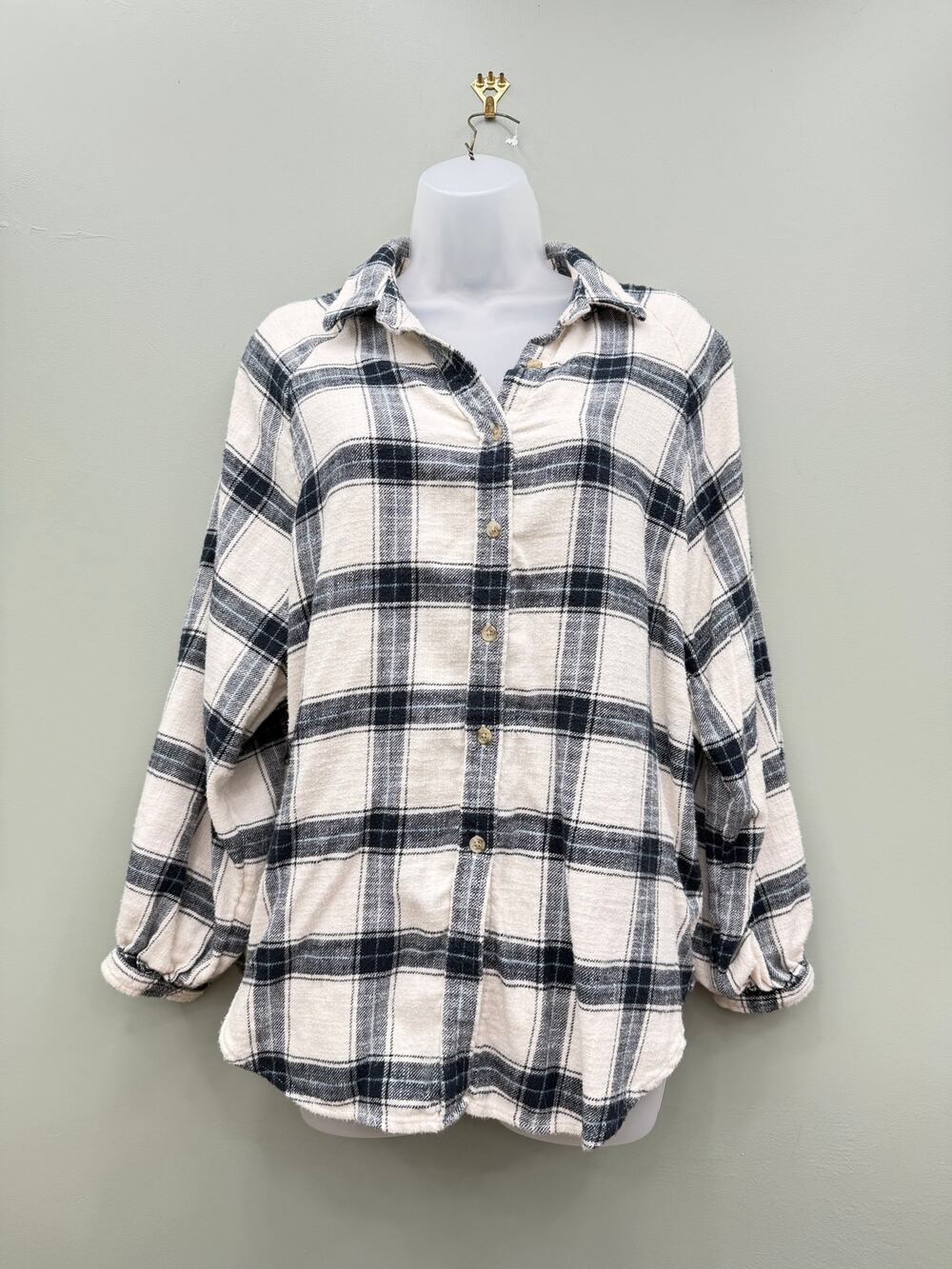 American Eagle Plaid Flannel Shirt M Cream Black Oversized 100% Cotton